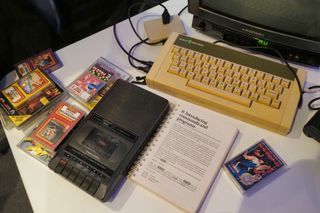 Ein Acorn Electron und Kassettenrekorder